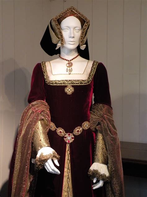 clothes in tudor times